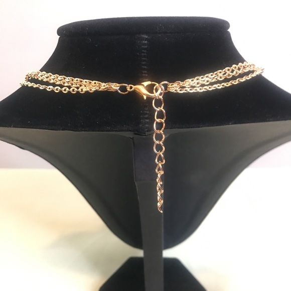 🆕🌟Trendy and Pretty Gold 3 Layer Necklace🌟 - Picture 4 of 5